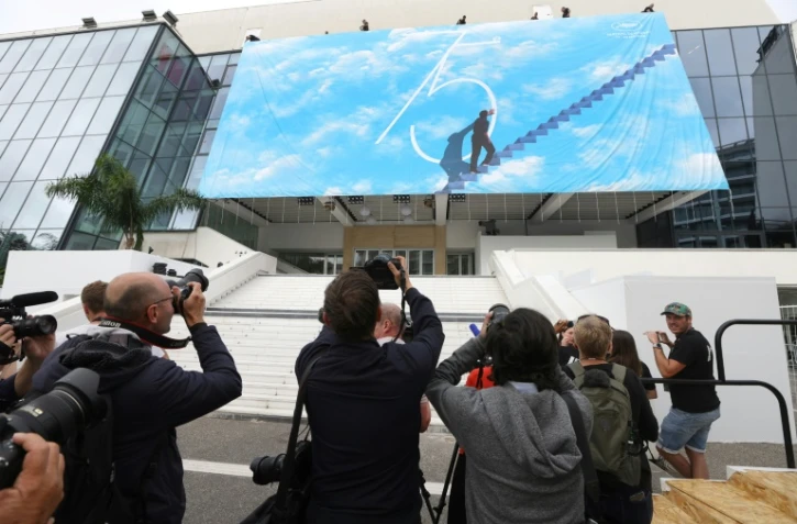 Derniers préparatifs avant le déluge de films, de stars et de paillettes: à la veille de l'ouverture du 75e Festival de Cannes, la Croisette s'apprête à recevoir la planète cinéma