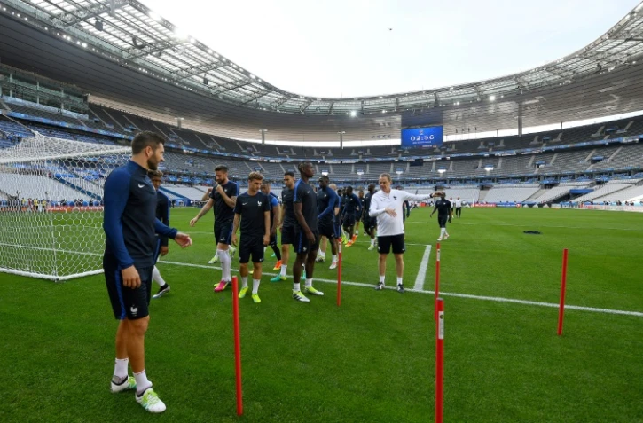 L'équipe de France à l'entraînement sur la pelouse du Stade de France, à la veille du match d'ouverture de l'Euro, le 96 juin 2016