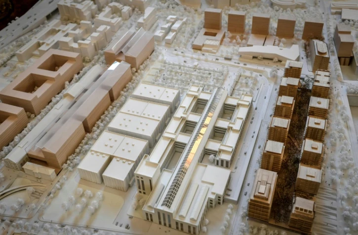 Vue de la maquette du futur village olympique à Saint-Ouen, dévoilée le 22 novembre 2019 à Paris