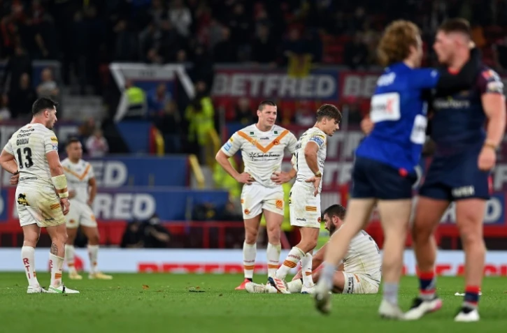 La déception des Dragons catalans à l'issue de leur défaite face aux Anglais de St Helens en finale de la Super League à Old Trafford, le 9 octobre 2021