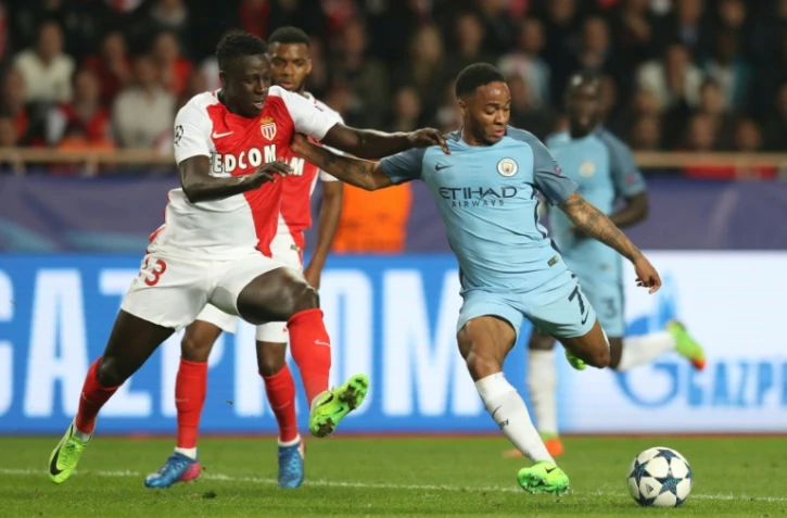 Benjamin Mend (g), avec Monaco, au marquage de Raheem Sterling de Manchester City, en Ligue des champions, le 15 mars 2017 à Louis-II