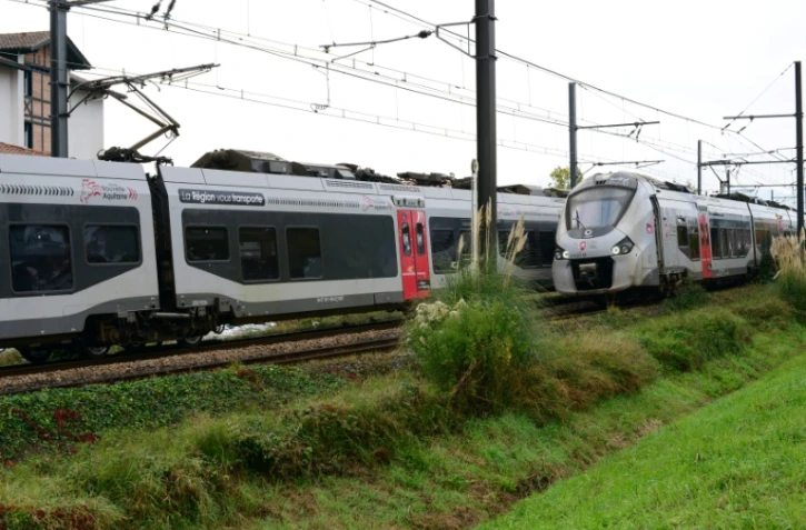 Un train à l'arrêt près de la gare de Saint-Jean-de-Luz-Ciboure après que trois personnes sont mortes percutées par un train, le 12 octobre 2021