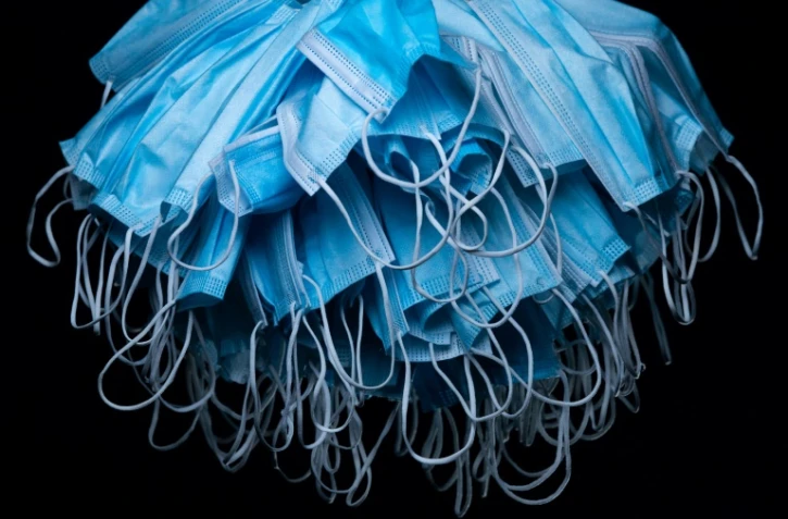 La principale agence fédérale de santé publique des Etats-Unis (CDC) a annoncé que les Américains vaccinés pouvaient désormais se découvrir le visage sans risque, en extérieur comme en intérieur