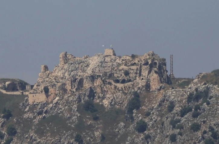 Un drapeau israélien sur le château médiéval de Beaufort, au Liban, le 1er juin 2026