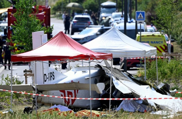 L'épave d'un avion Pilatus PC-6 après son crash à Tomblaine, près de Nancy, le 28 juin 2026 en Meurthe-et-Moselle