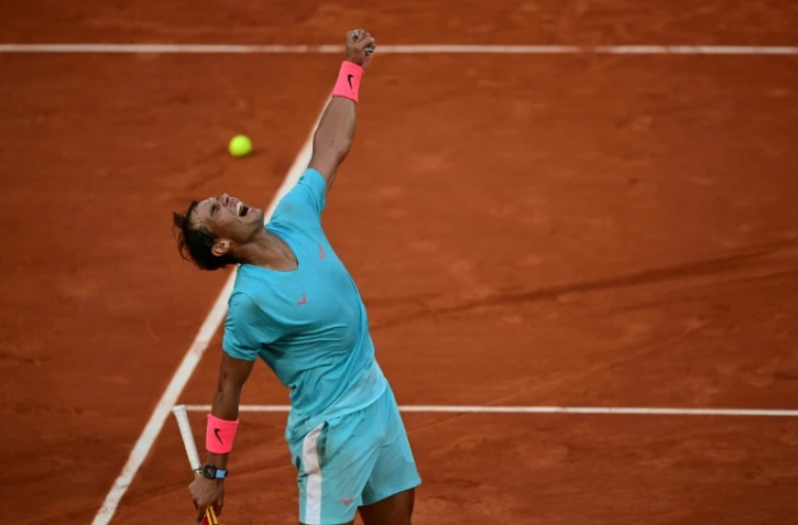 L'Espagnol Rafael Nadal exulte après sa victoire sur l'Argentin Diego Schwartzman en demi-finale de Roland-Garros, le 9 octobre 2020 