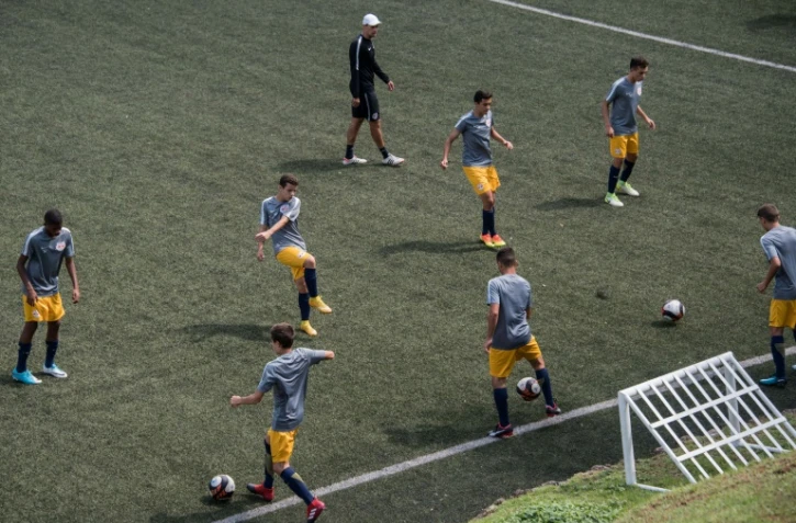 De jeunes talenbts à l'entraînement au centre de formation Red Bull Brasil à Jarinu, à 70 km de Sao Paulo, le 23 février 2018 
