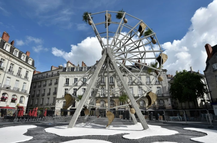 "La terre où les arbres rêvent", une oeuvre de l'artiste Laurent Pernot, prise en photo à Nantes le 29 juin 2017
