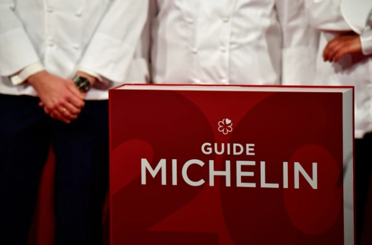 plus de 500 chefs français réunis à Tours pour s'y voir peut-être décerner une, deux ou trois étoiles par le tout puissant guide Michelin