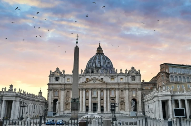 Le Vatican, avec la place Saint-Pierre et la basilique, le 6 avril 2020