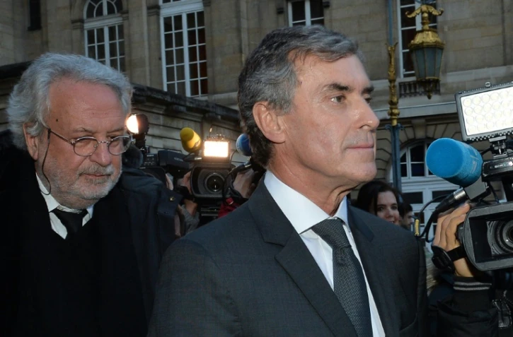 Jérôme Cahuzac et son avocat Jean-Alain Michel à la sortie du tribunal le 8 février 2016 à Paris 