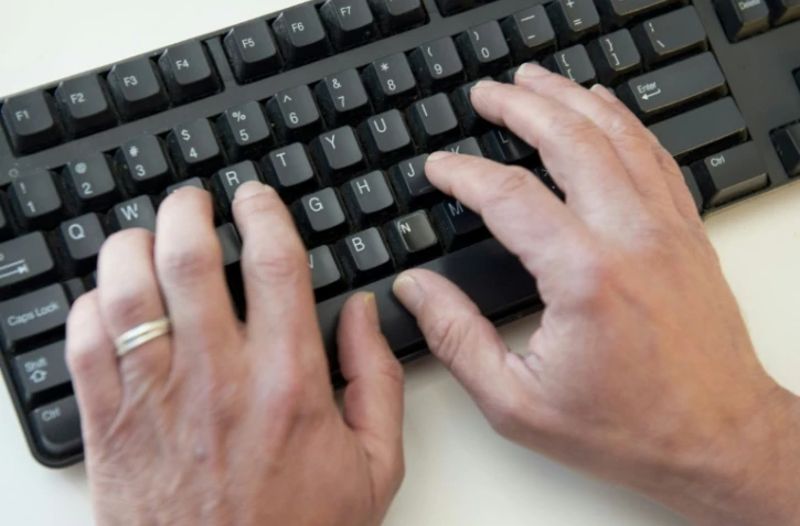 Cinq personnes ont été placées en garde à vue mardi dans l'enquête sur les menaces de mort proférées à l'encontre de l'adolescente Mila après la publication en novembre par cette dernière d'une nouvelle vidéo polémique sur l'islam