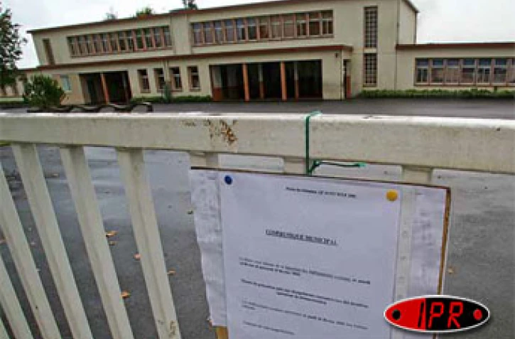 Mardi 14  février 2006 - 

Les établissements scolaires de la Plaine des Palmistes sont fermés jusqu'à jeudi. Des élèves ont  été incommodés par des odeurs d'insecticides