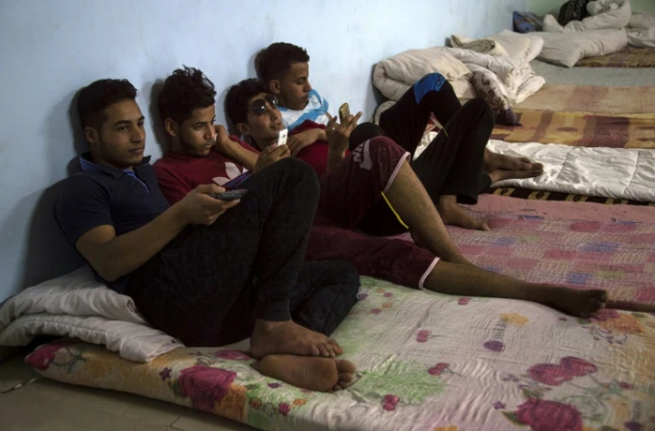 De jeunes irakiens, séparés de leurs familles, dans un camp de déplacés de Debaga près de Mossoul, le 16 juillet 2017