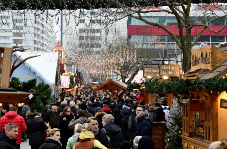 La foule est au rendez-vous, le 22 décembre 2016, sur le marché de Noël de Berlin frappé par un attentat au camion-bélier