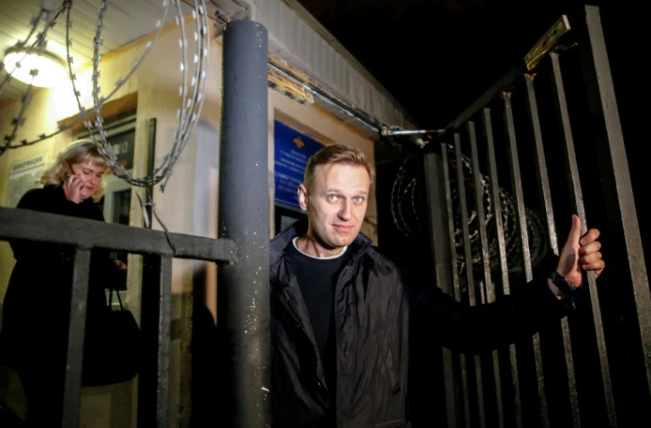 L'opposant russe Alexeï Navalny, sortant d'un poste de police le 29 septembre 2017 à Moscou