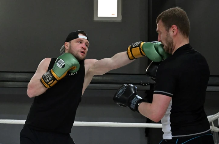Des boxeurs amateurs s'entraînent au club de boxe All Stars, le 10 mai 2022 à Kiev, en Ukraine 