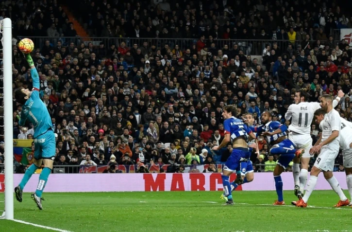 L''ailier du Real Madrid Gareth Bale inscrit son 3e but contre La Corogne, le 9 janvier 2016 Ă Bernabeu