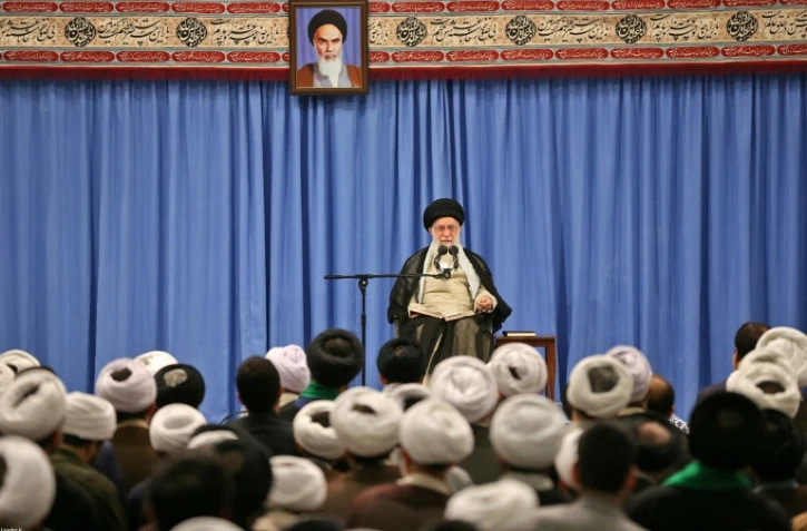 Photo fournie par le site officiel du guide suprême iranien, l'ayatollah Ali Khamenei, le montrant lors d'un discours à Téhéran le 17 septembre 2019
