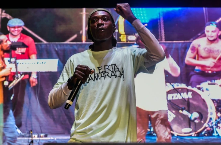 Le rappeur Jhon Esteban Perez lors d'un concert pour la Xe Conférence des Farc à Llanos del yari en Colomie, le 17 septembre 2016