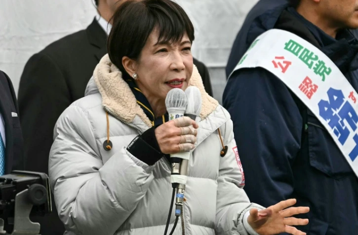 La Première ministre japonaise Sanae Takaichi à un meeting électoral le 7 janvier à Tokyo, à la veille des législatives anticipées qui devraient voir une poussée de son parti, le Parti libéral -démocrate
