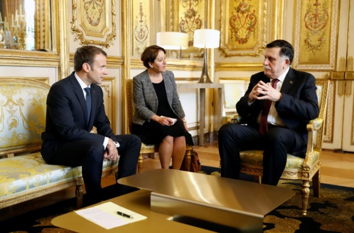 Emmanuel Macron reçoit le Premier ministre du gouvernement d'union nationale libyen Fayez al-Sarraj (d), le 29 mai 2018 à l'Elysée