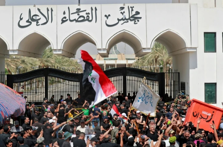 Des partisans du leader chiite irakien Moqtada Sadr en sit-in devant le Conseil suprême de la magistrature, le 23 août 2022 à Bagdad