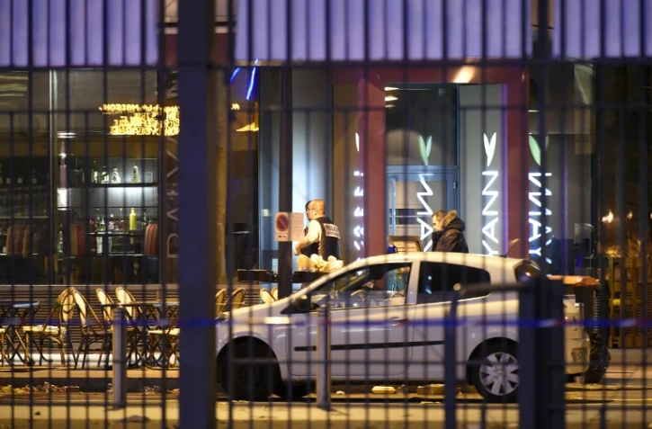Des policiers sur les lieux de l'attentat aux abords du stade de France à Saint-Denis, le 14 novembre 2015