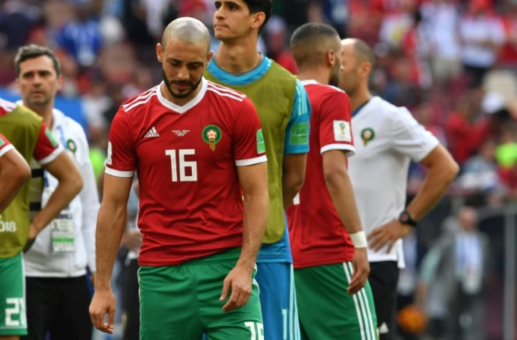 L'attaquant marocain Noureddine Amrabat et ses coéquipiers abattus après la défaite synonyme d'élimination contre le Portugal, le 20 juin 2018 à Moscou 