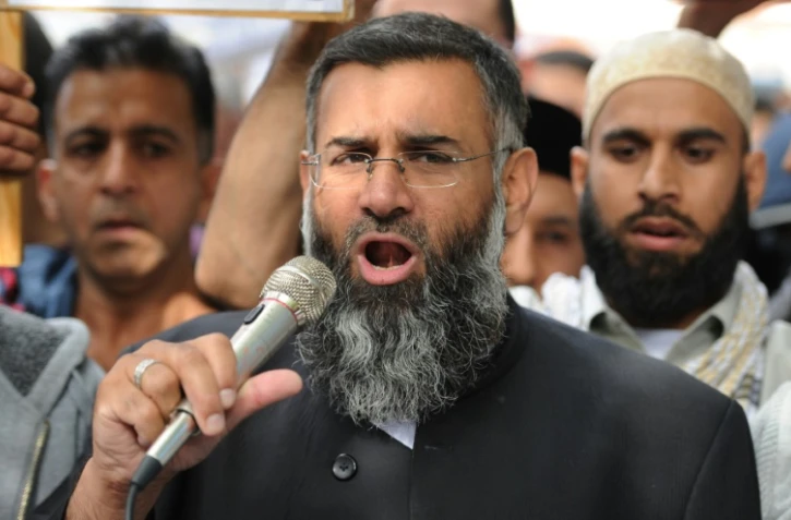 Le prédicateur radical britannique Anjem Choudary devant l'ambassade des États-Unis à Londres, le 14 septembre 2012