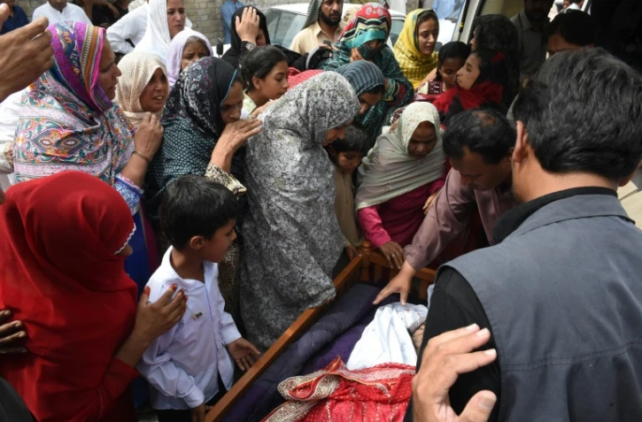 Enterrement d'une victime de l'attentat à la bombe au Pakistan qui a fait au moins 70 morts à Quetta, le 8 août 2016