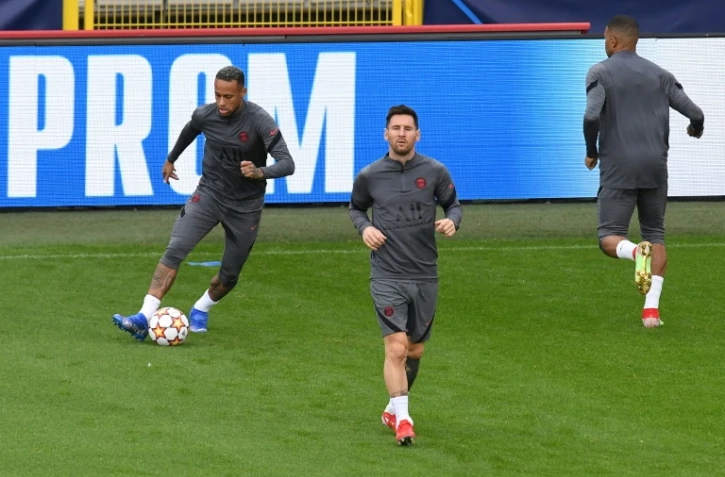 L'attaquant argentin du Paris SG Lionel Messi et le Brésilien Neymar à l'entrainement, avant le match du groupe A de la C1 face à Bruges, le 14 septembre 2021 au stade Jan Breydel de Bruges