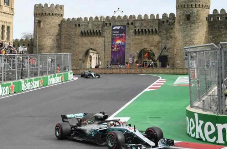 Le pilote Mercedes Lewis Hamilton au volant de sa W09 EQ Power+, en route vers sa victoire dans le GP d'Azerbaïdjan à Bakou, le 29 avril 2018