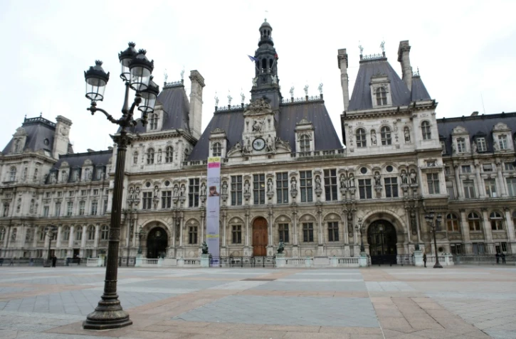 La maire PS de Paris, Anne Hidalgo, annonce qu'elle va ouvrir des mairies de la capitale aux SDF cet hiver, dont l'Hôtel de Ville, spécialement dédié à des femmes sans-abri