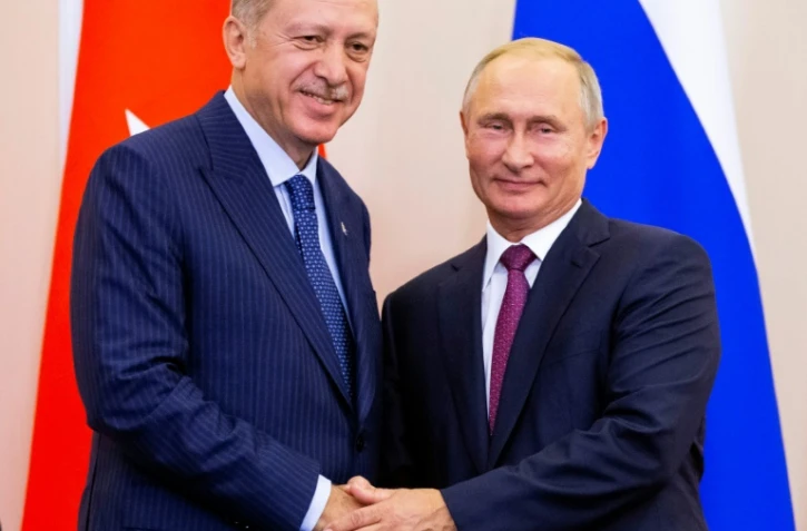 Photo des présidents turc Recep Tayyip Erdogan et russe Vladimir Poutine lors de leur rencontre à Sotchi (Russie), le 17 septembre 2018.