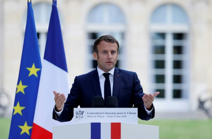 Le président Emmanuel Macron s'adresse aux 150 membres de la Convention citoyenne pour le climat, le 29 juin 2020 à l'Elysée, à Paris
