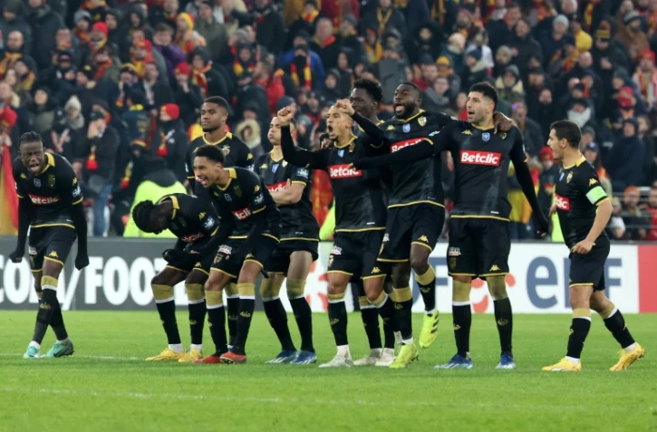 Les joueurs de Monaco fêtent leur qualification pour les 16e de finale de la Coupe de France, le 7 janvier 2024 au stade Bollaert