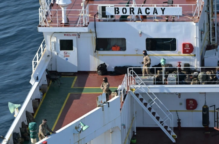 Des soldats français à bord d'un pétrolier de la flotte fantôme russe, au large de Saint-Nazaire; le 1er octobre 2025