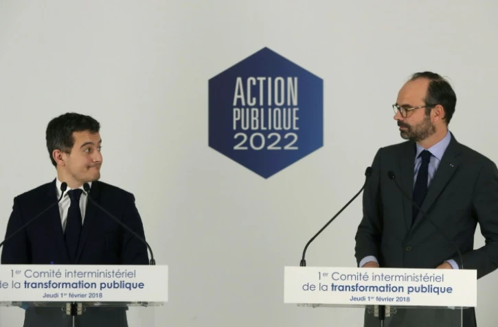 Le Premier ministre Edouard Philippe (d) et le ministre de l'Action publique Gérald Darmanin (g) tiennent une conférence de presse commune le 1er février 2018 à Paris