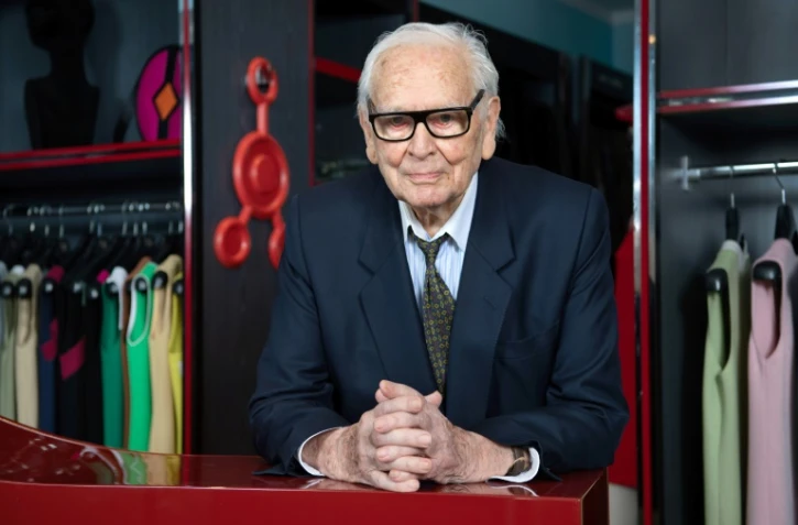 Le célèbre couturier français Pierre Cardin, mondialement connu, dans sa boutique parisienne le 27 juin 2019