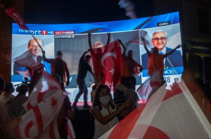 Le candidat nationaliste Ersin Tatar, soutenu par la Turquie, vainqueur surprise de l'élection à Chypre-nord le 18 octobre 2020