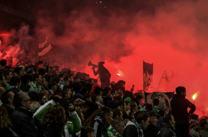 Supporteurs de Saint-Etienne dans les tribunes de Geoffroy-Guichard lors du derby face à Lyon, le 5 novembre 2017 