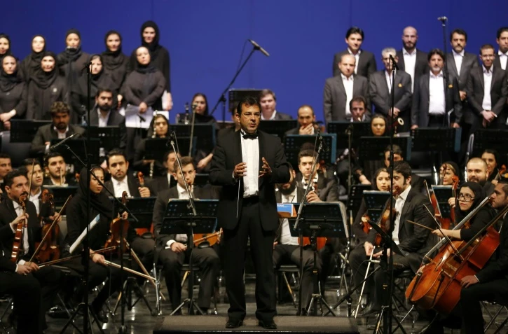 Pour la première fois depuis la révolution islamique, un concert de l'Orchestre symphonique de Téhéran a été dirigé mercredi soir par un maestro occidental, témoignant du réchauffement des liens culturels entre l'Iran et l'Europe. 