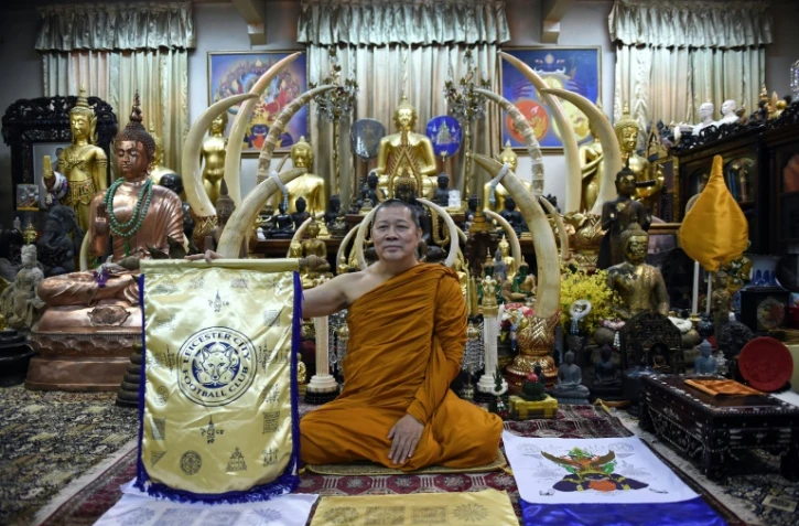 Le moine bouddhiste Phra Prommangkalachan, chargé à plusieurs reprises de bénir les joueurs de Leicester, le 14 mars 2016 à Bangkok