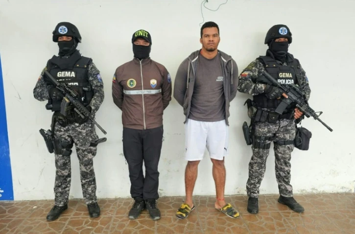 Photo de la police équatorienne montrant l'arrestation de Carlos L. alias "El Gringo", chef de la dissidence des FARC colombiennes du Front Oliver Sinisterra, à Imbabura, en Equateur, le 22 janvier 2024