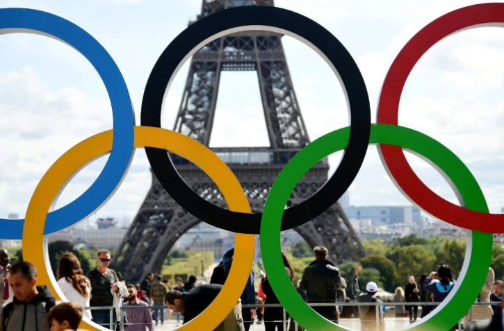 Les anneaux olympiques à Paris, le 14 septembre 2017 après le choix de la capitale française comme ville hôte des JO-2024