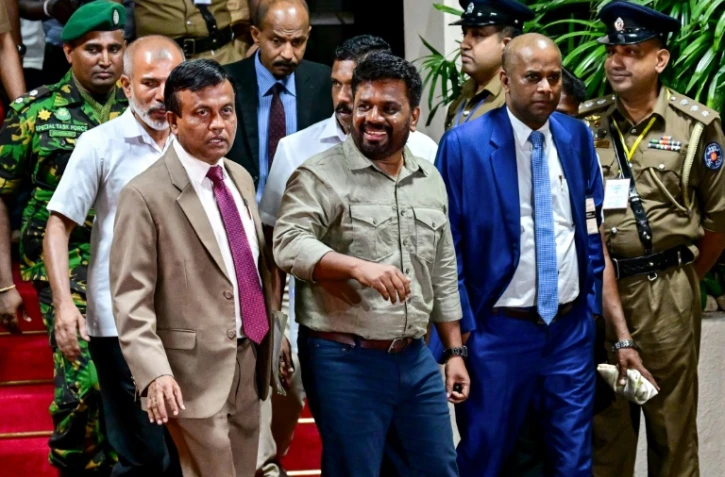 Le président du Sri Lanka, Anura Kumara Dissanayaka (au centre), à Colombo, le 22 septembre 2024