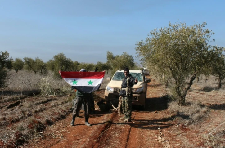Des membres de forces pro-gouvernementales syriennes près de Zahraa, en Syrie, le 4 février 2016