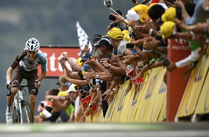 Le Français Romain Bardet (AG2R La Mondiale) entre Pau et Peyragudes lors de la 12e étape du Tour de France, le 13 juillet 2017