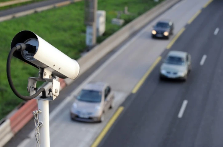 Vue prise le 10 décembre 2009 sur un pont de l'autoroute A4 près de Saint-Maur-des-Fossés, d'une camera vidéo de surveillance. 
